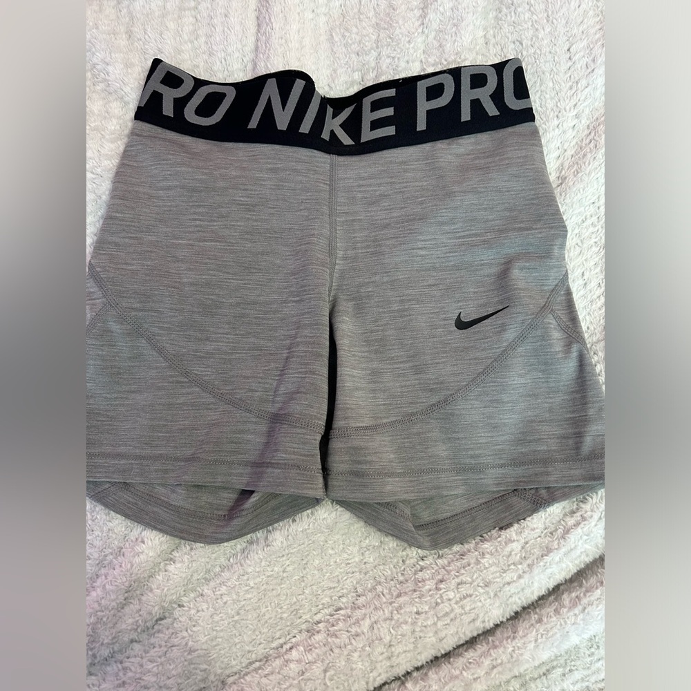 Nike pro shorts gray